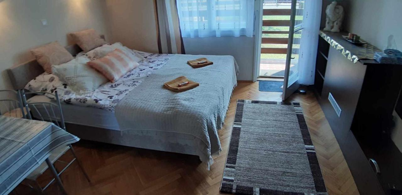 Appartamento Rosy Apartman Vonyarcvashegy Esterno foto