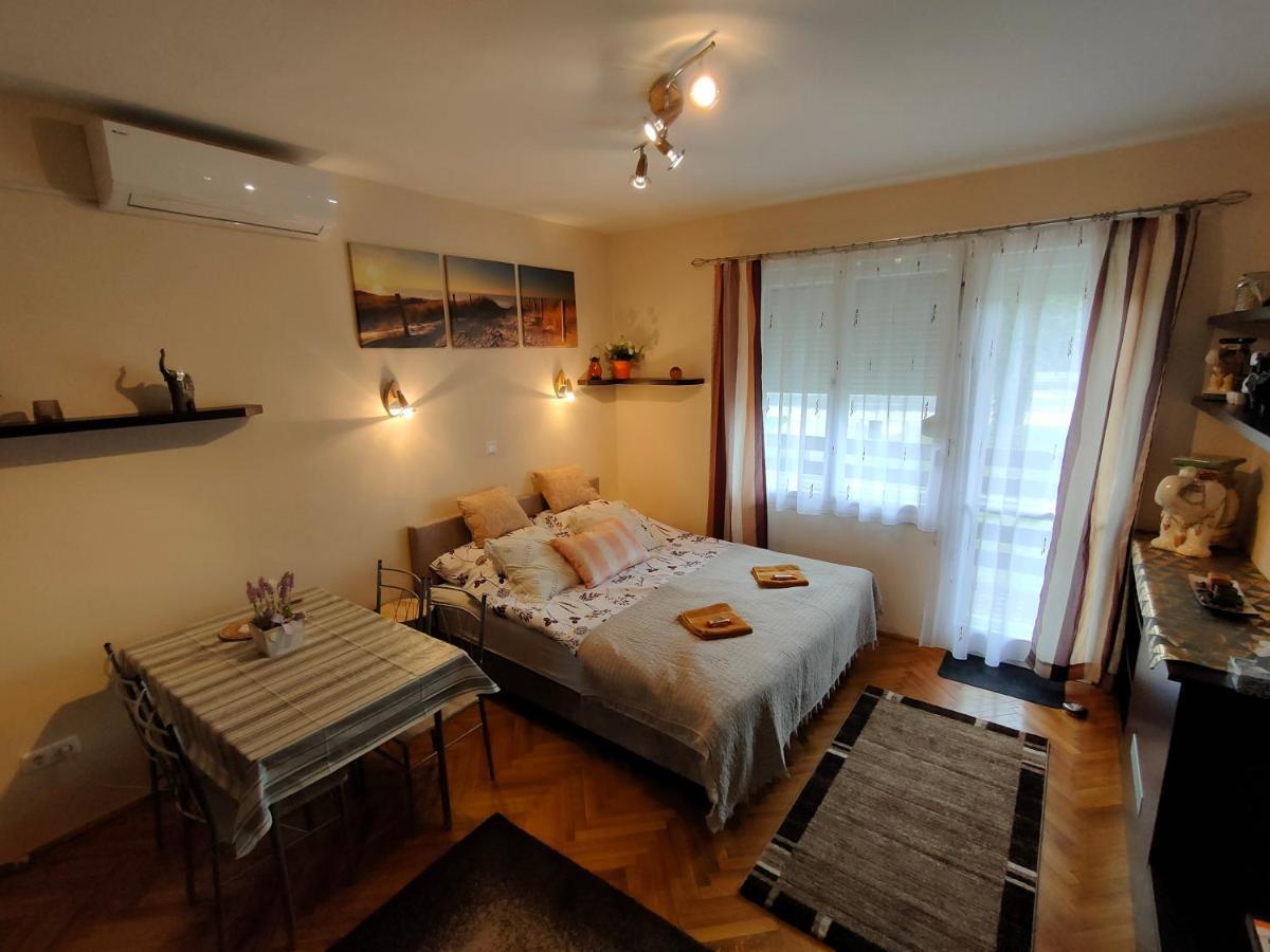 Appartamento Rosy Apartman Vonyarcvashegy Esterno foto