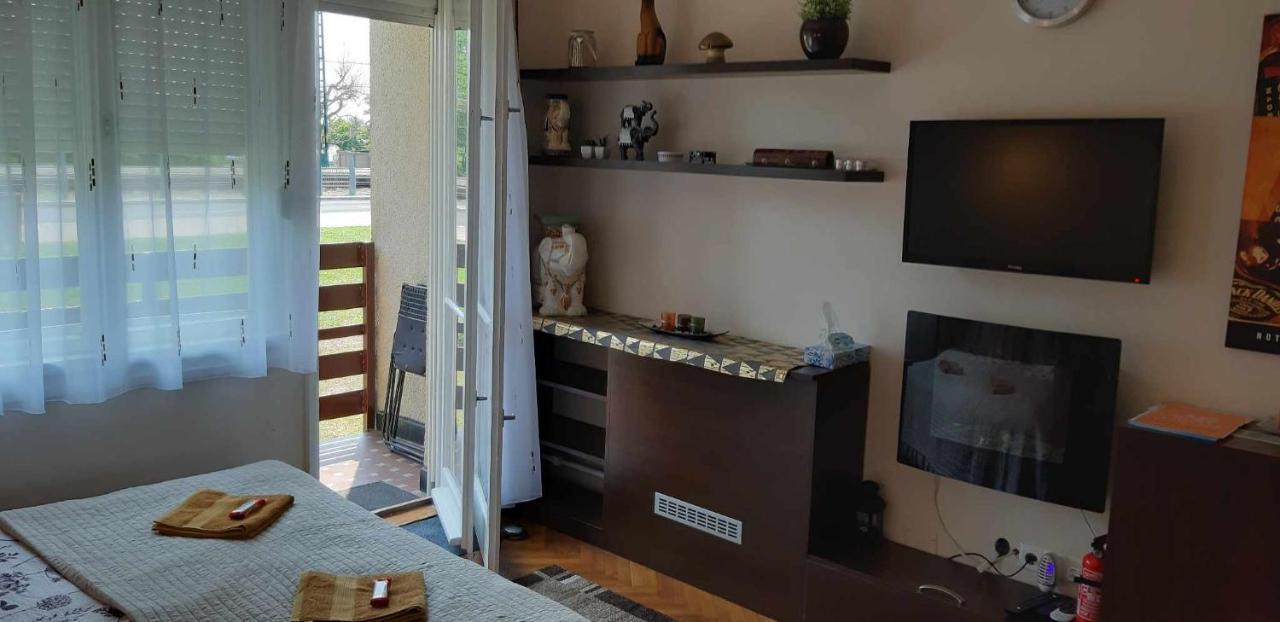 Appartamento Rosy Apartman Vonyarcvashegy Esterno foto