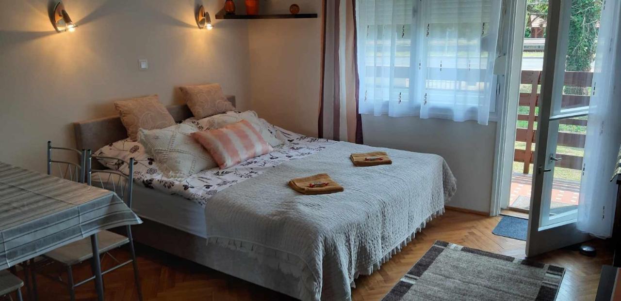Appartamento Rosy Apartman Vonyarcvashegy Esterno foto